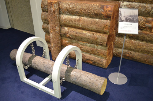 丸太運び作業、重さ体験